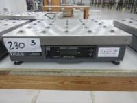 NCI Avery Weigh-Tronix Bench Shipping Scales