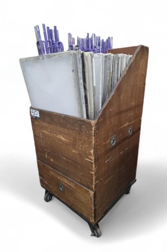 4-Place Rolling Flag Box
