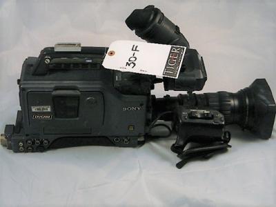 Sony DSR-570WS Digital Camcorder Includes Sony DXF-801 Viewfinder