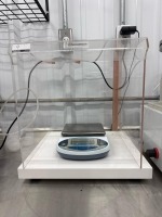 Electronic Balance w/ Enclosure