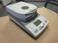 Moisture Analyzer