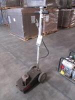 Air/Hydraulic Service Jack