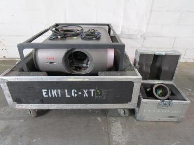 Eiki LC-XT5 LCD Projector