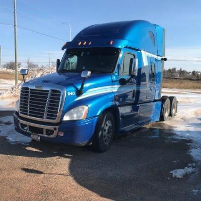 2014 Freightliner Cascadia PX125064ST Sleeper Truck Tractor